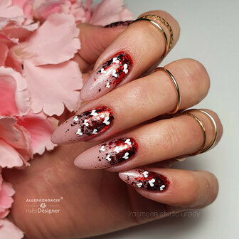 nail art vlokken rood voorbeeld op nagel