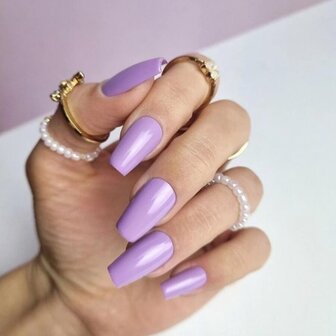 violet gellak nagels