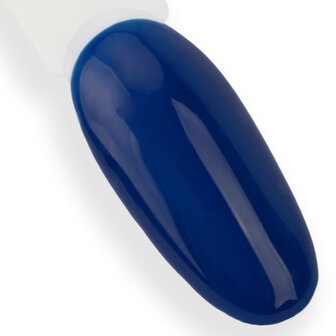 blauwe gellak op nageltip