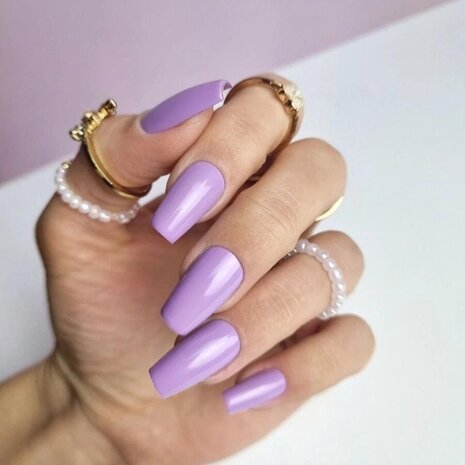 violet gellak nagels